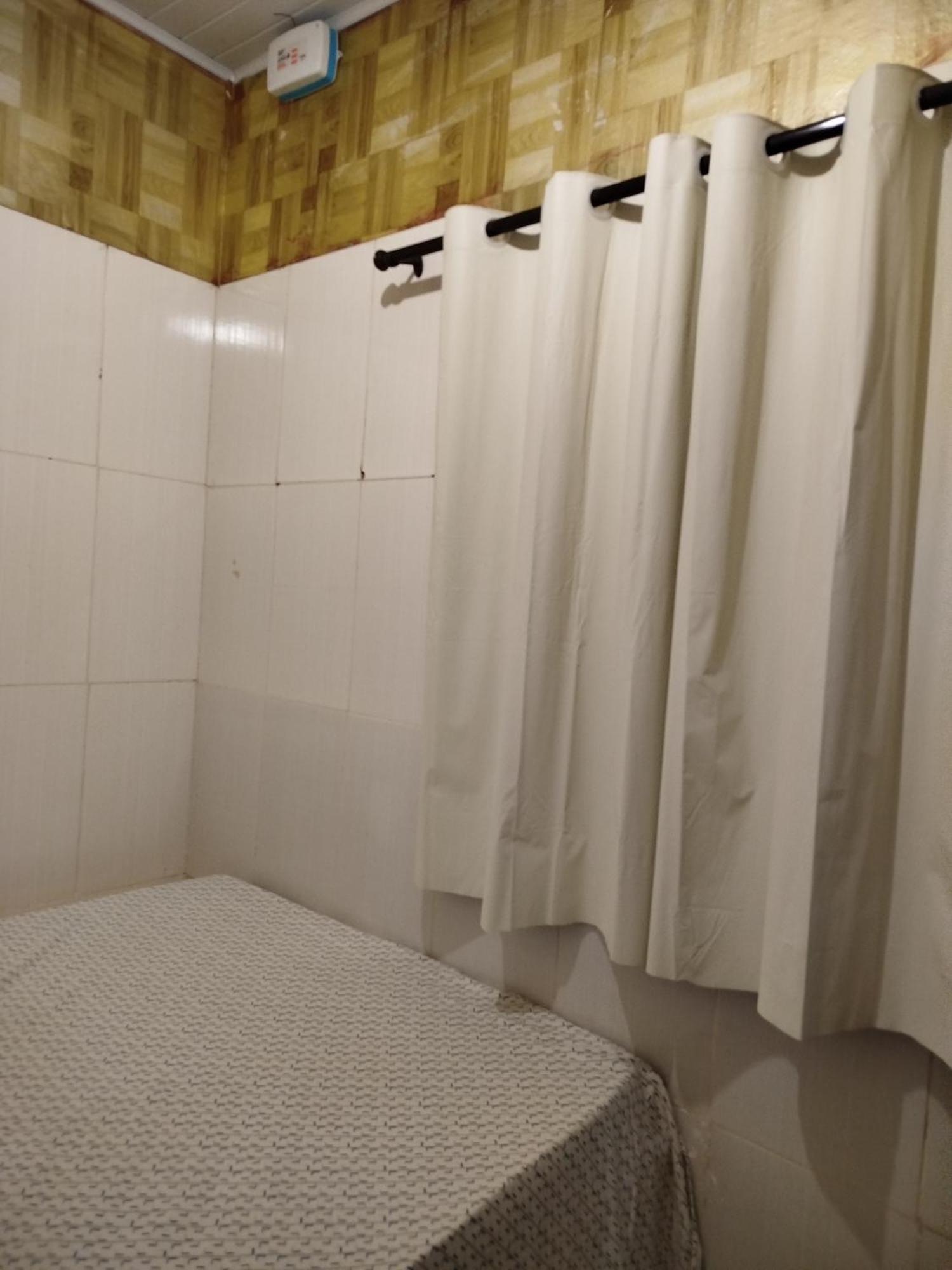Alugo Casa Mobiliada Com Piscina Com 3 Quartos *